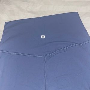 Women’s lululemon cropped leggings